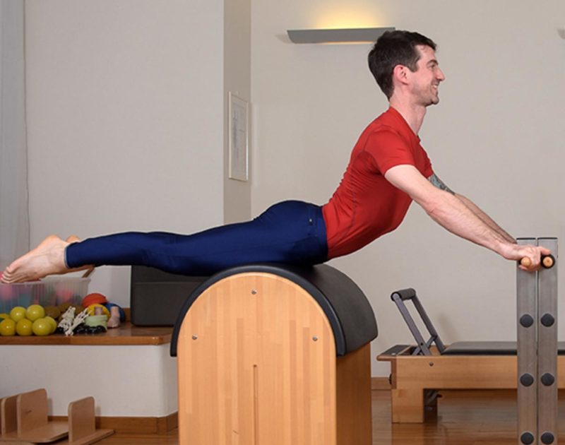 Esercizi Pilates con Barrel